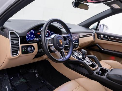 2023 Porsche Cayenne Platinum Edition