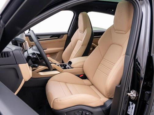 Chromite Black Metallic 2026 Porsche Cayenne Cayenne