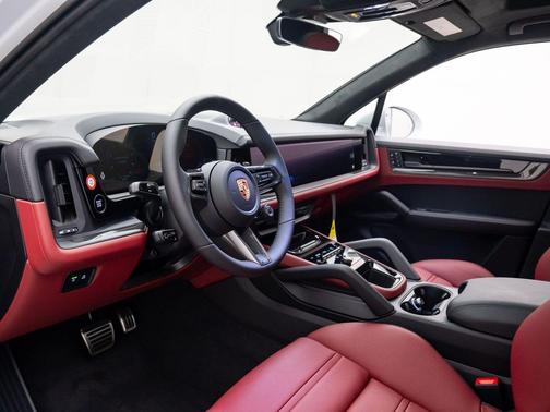 2026 Porsche Cayenne GTS