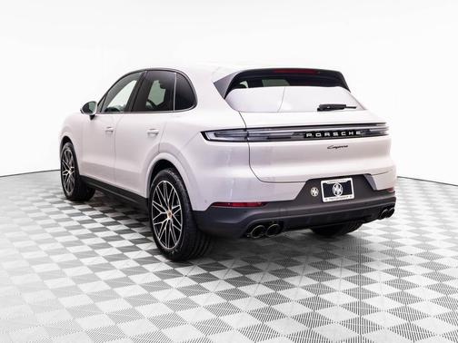 Chalk 2026 Porsche Cayenne Cayenne