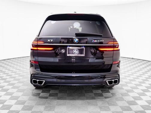2024 BMW X7 M60i