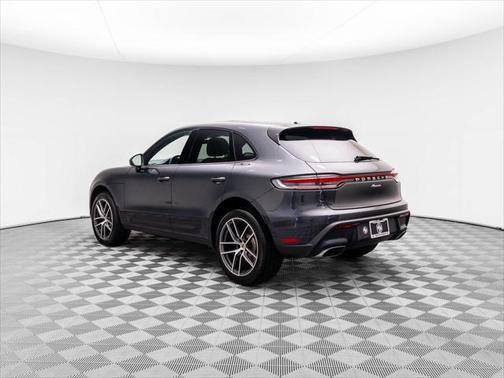 2025 Porsche Macan Base