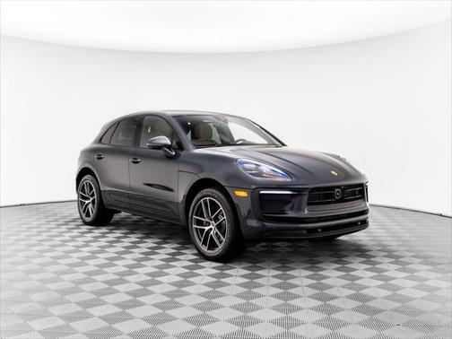 2025 Porsche Macan Base
