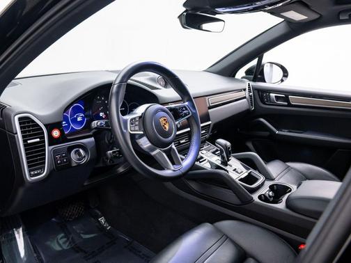2023 Porsche Cayenne Platinum Edition