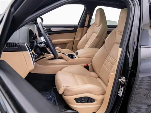 2023 Porsche Cayenne Platinum Edition