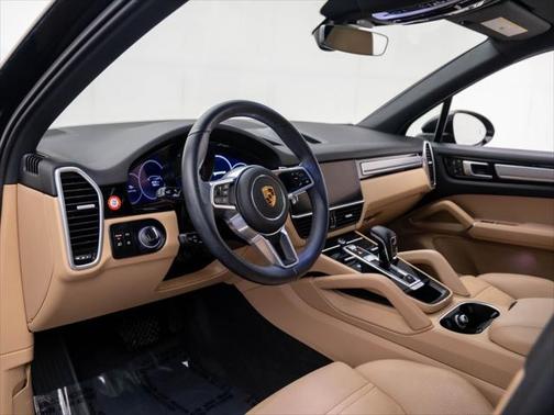 2023 Porsche Cayenne Platinum Edition