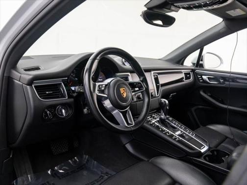 2018 Porsche Macan Base