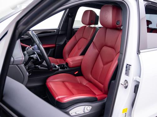 Carrara White Metallic 2023 Porsche Macan Macan T