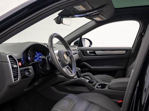 2023 Porsche Cayenne Platinum Edition