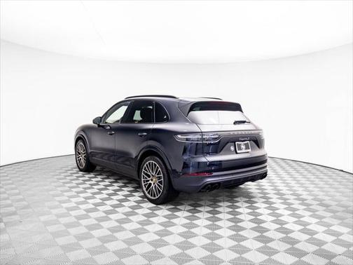 2023 Porsche Cayenne Platinum Edition