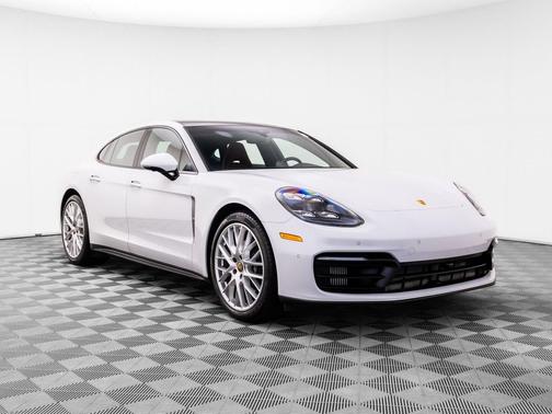 Carrara White Metallic 2022 Porsche Panamera 4 Platinum Edition