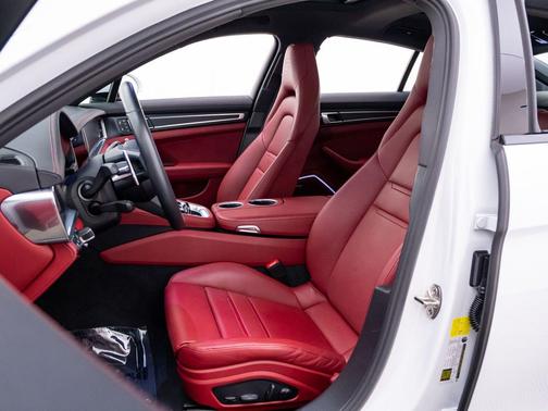 Carrara White Metallic 2022 Porsche Panamera 4 Platinum Edition