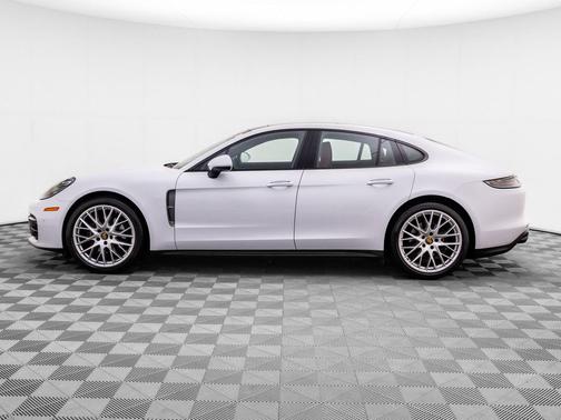 Carrara White Metallic 2022 Porsche Panamera 4 Platinum Edition