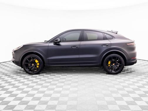 Chromite Black Metallic 2023 Porsche Cayenne Platinum Edition