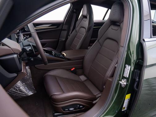 2026 Porsche Panamera 4