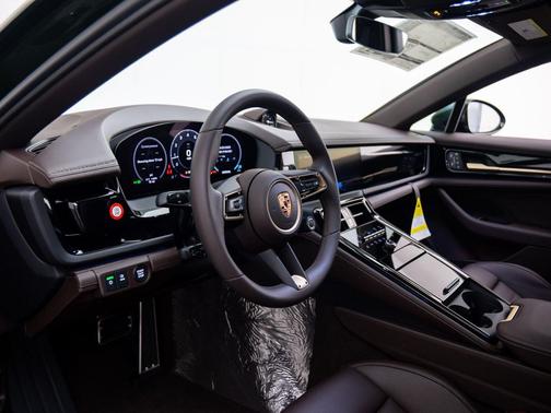 2026 Porsche Panamera 4