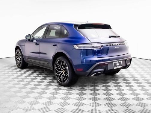 Gentian Blue Metallic 2026 Porsche Macan Macan