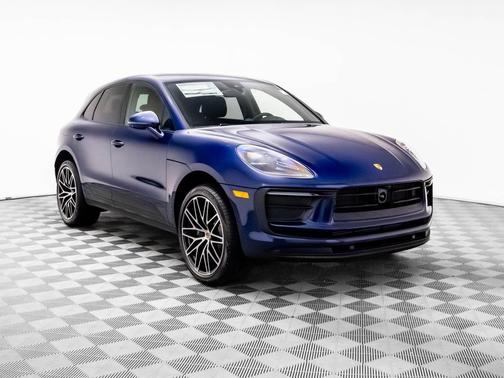 Gentian Blue Metallic 2026 Porsche Macan Macan