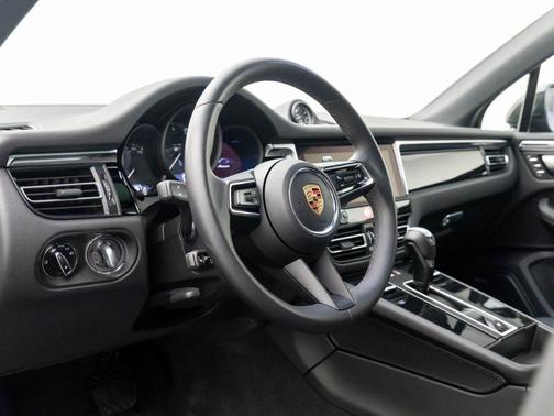 2024 Porsche Macan Base (PDK)