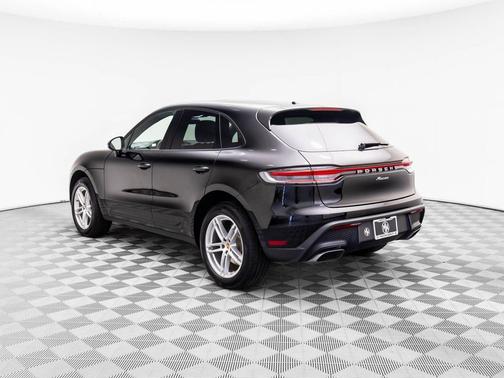 2024 Porsche Macan Base (PDK)