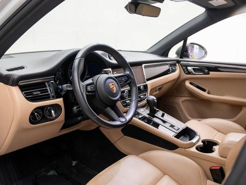 2023 Porsche Macan T