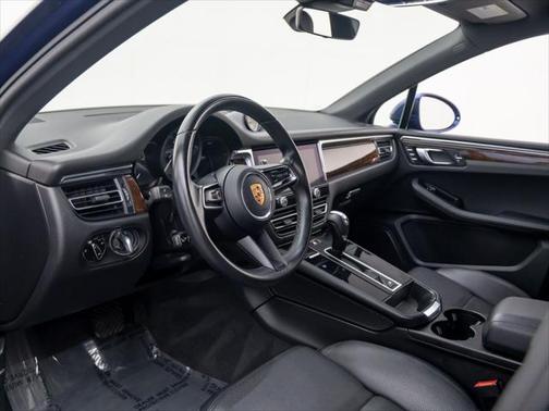 2023 Porsche Macan Base