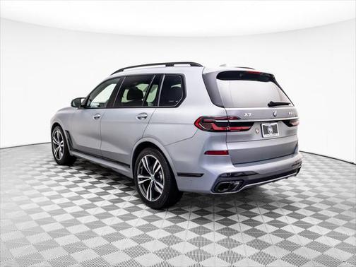 2023 BMW X7 M60i