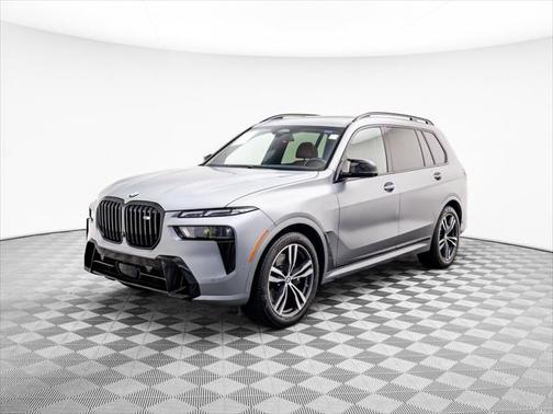 2023 BMW X7 M60i