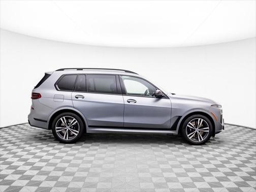 2023 BMW X7 M60i