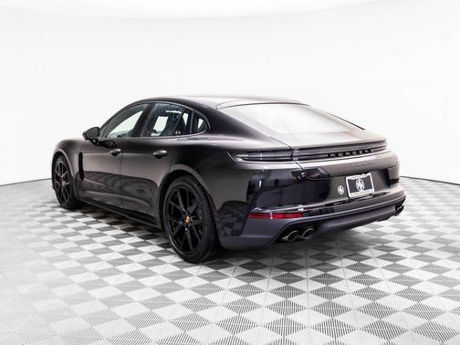2026 Porsche Panamera 4