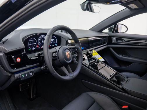 2026 Porsche Panamera 4
