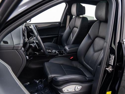 2023 Porsche Macan S
