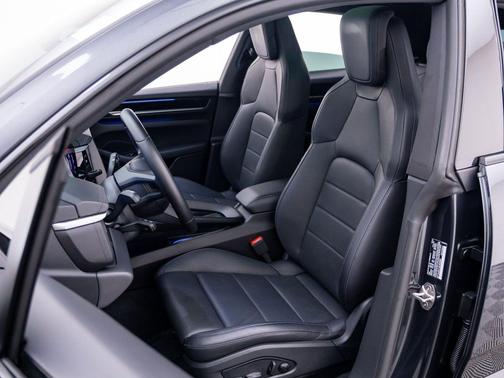 Black 2024 Porsche Macan Macan Electric 4