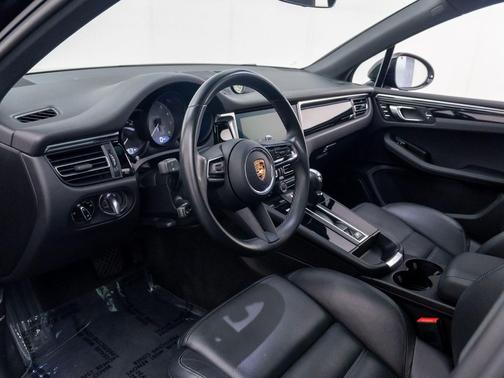 2022 Porsche Macan Macan