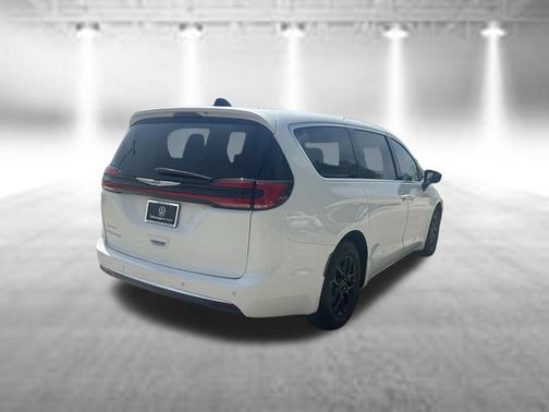Bright White Clearcoat 2023 Chrysler Pacifica Touring L