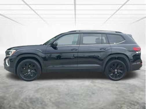 Deep Black 2026 Volkswagen Atlas 2.0T SE w/Technology