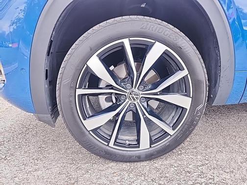 2025 Volkswagen Atlas Cross Sport 2.0T SEL Premium