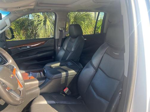 2016 Cadillac Escalade ESV Luxury