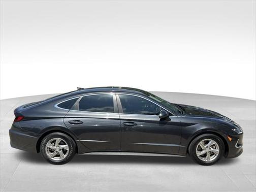 2022 Hyundai SONATA SE