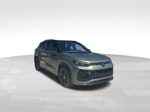 2025 Volkswagen Tiguan 2.0T SE R-Line Black