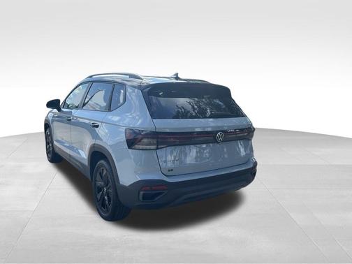 2026 Volkswagen Taos SE Black