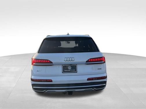 2023 Audi Q7 45 Premium