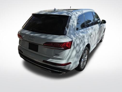 2023 Audi Q7 45 Premium