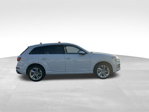 2023 Audi Q7 45 Premium