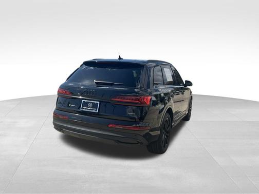 2023 Audi Q7 45 Premium Plus