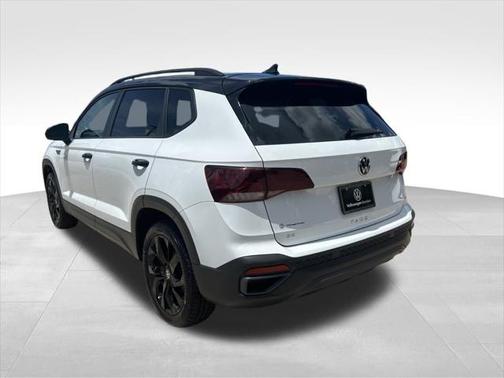 2024 Volkswagen Taos 1.5T SE Black
