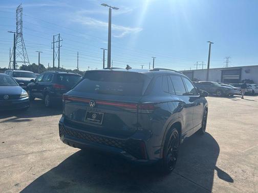 2026 Volkswagen Tiguan 2.0T SE R-Line Black