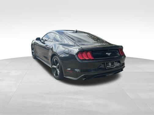 2022 Ford Mustang EcoBoost