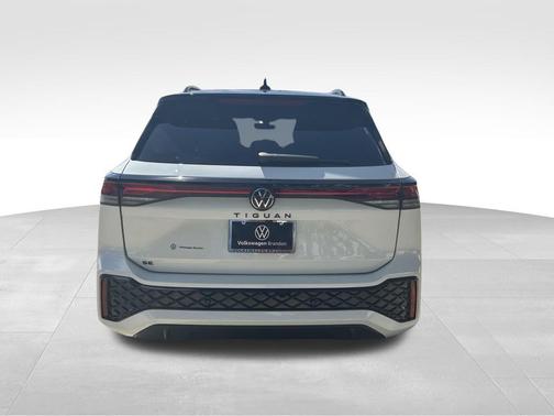 2025 Volkswagen Tiguan 2.0T SE R-Line Black