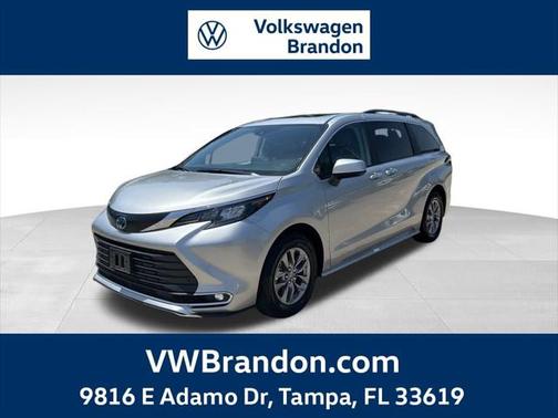 2024 Toyota Sienna XLE